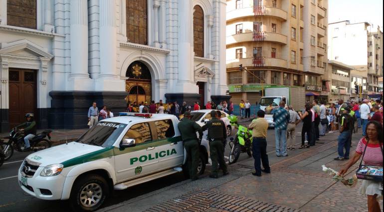 toma a la catedral sena: Estudiantes del Sena se tomaron la catedral de Cali