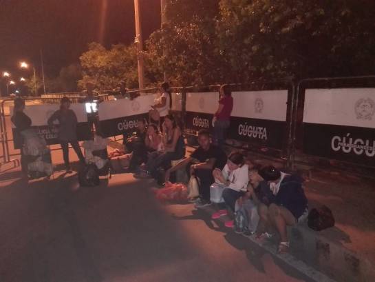 Frontera Colombia y Venezuela: Venezuela no permitió el paso de vehículos de carga desde Colombia Frontera Colombia y Venezuela: Venezuela no permitió el paso de vehículos de carga desde Colombia