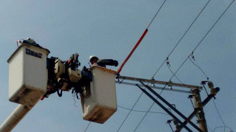 Realizan trabajos de fortalecimiento de red eléctrica en zona costera