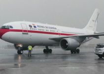 En medio de la lluvia, llegó el rey Juan Carlos de España a Cartagena