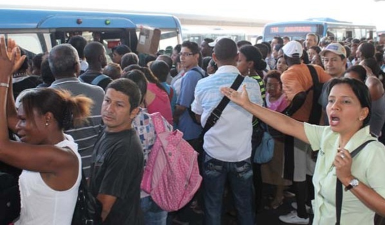 Los caleños que usan transporte público son más infelices