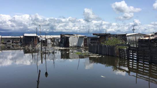 Familias damnificadas por desbordamiento de la Ciénaga Grande de Santa Marta: Desbordamiento de la Ciénaga Grande de Santa Marta deja otras 60 familias damnificadas Familias damnificadas por desbordamiento de la Ciénaga Grande de Santa Marta: Desbordamiento de la Ciénaga Grande de Santa Marta deja otras 60 familias damnificadas