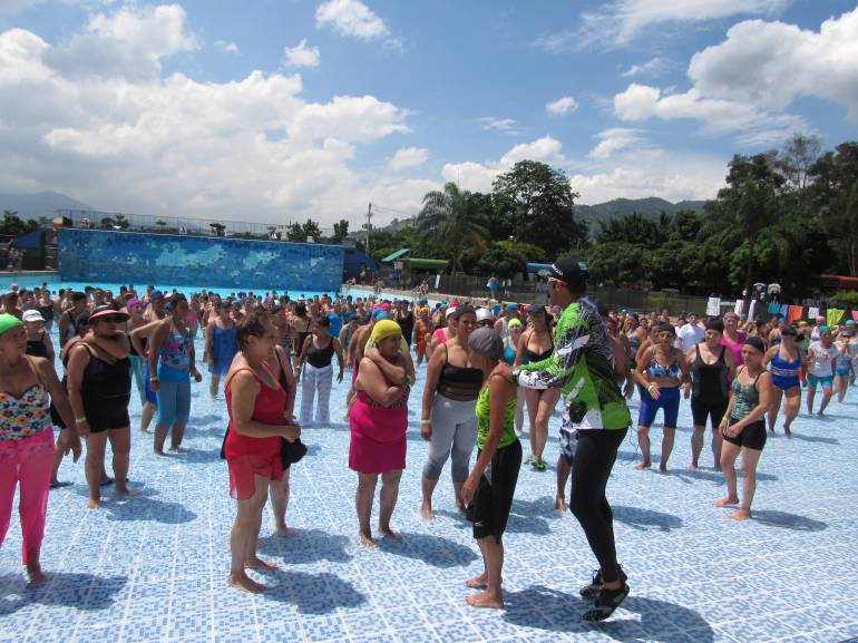 Personas Mayores de Medellín disfrutan de sus Días de Sol
