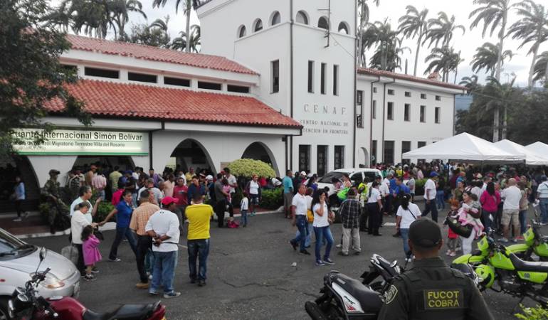 Venezolanos tendrán que cruzar la frontera con pasaporte