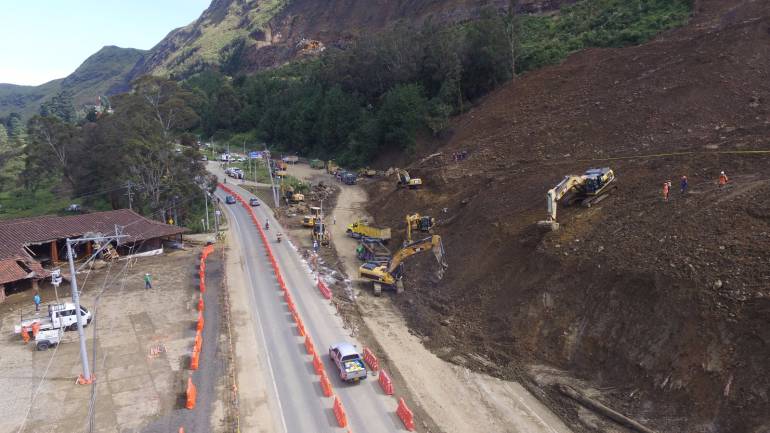 AUTOPISTA MEDELLÍN -BOGOTÁ: Autopista Medellín – Bogotá fue habilitada 24 horas
