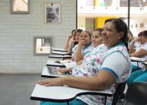 La Alcaldía de Medellín reconoce la labor de 2.500 mujeres dedicadas al cuidado de la primera infancia
