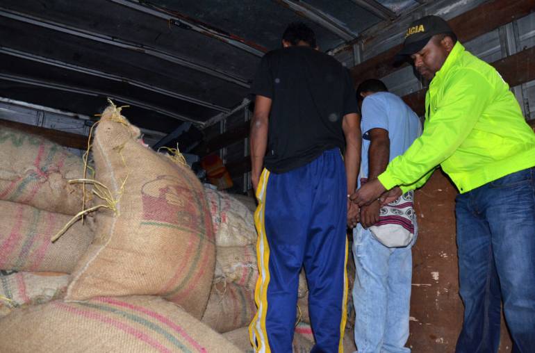 Policía recupera en Itagüí 33 toneladas de café hurtadas en Sabaneta - Caracol Radio