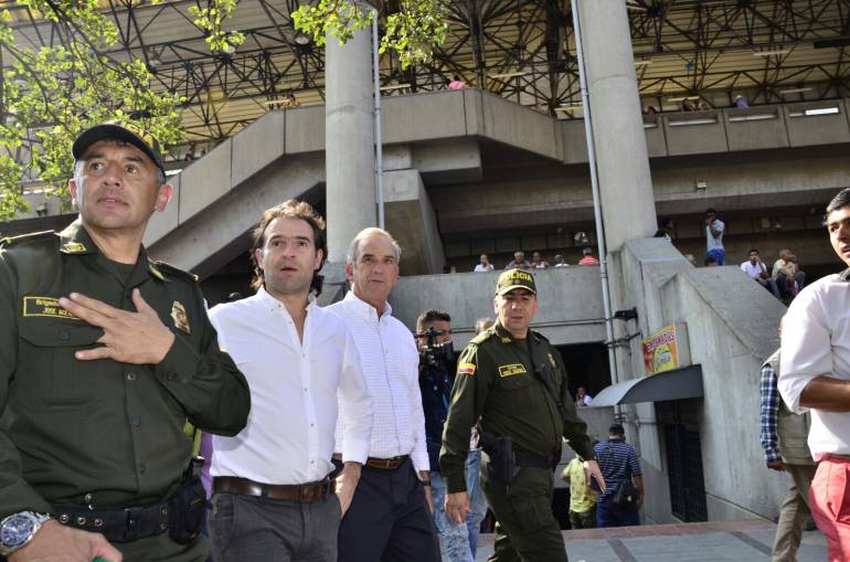 Alcalde de Medellín se enfrenta con Popeye: Alcalde de Medellín se enfrenta con alias Popeye por hurtos en la ciudad