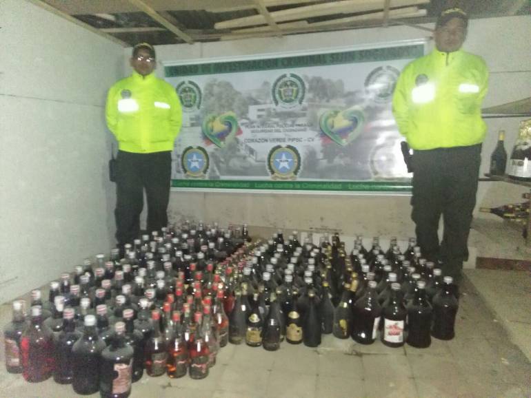 Incautaron más de 240 botellas de licor adulterado en Sogamoso, Boyacá: Incautaron más de 240 botellas de licor adulterado en Sogamoso, Boyacá