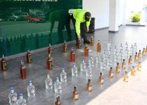 296 botellas de licor fueron incautadas en Duitama, Boyacá.