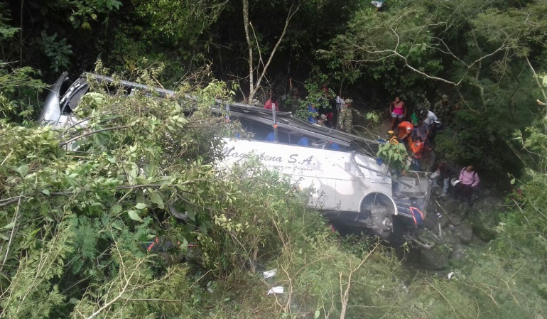 Cinco víctimas fatales deja accidente de un bus en la vía Panamericana