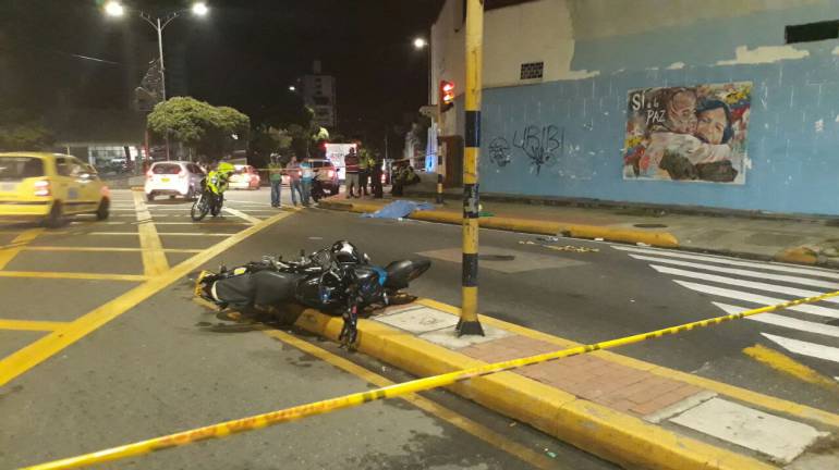 Muere pareja en accidente en la González Valencia: Accidente de tránsito en la Av. González Valencia dejó una pareja muerta