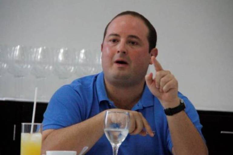 Muere niña por vacuna del papiloma humano: Senador Fernando Araujo: Muere niña por vacuna del papiloma humano: Senador Fernando Araujo