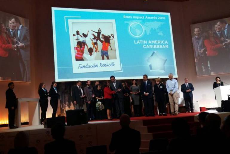 Fundación Renacer gana premio internacional por su excepcional trabajo en el 2016: Fundación Renacer gana premio internacional por su excepcional trabajo en el 2016