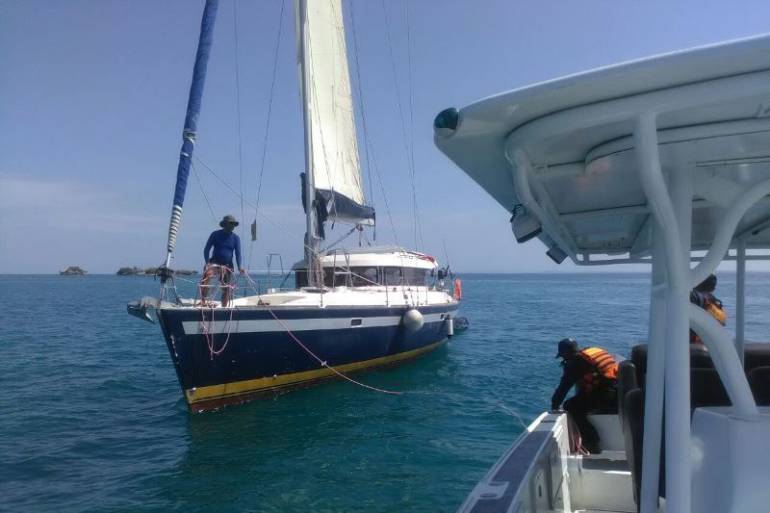 Armada Nacional auxilió a velero de bandera francesa en Islas del Rosario: Armada Nacional auxilió a velero de bandera francesa en Islas del Rosario