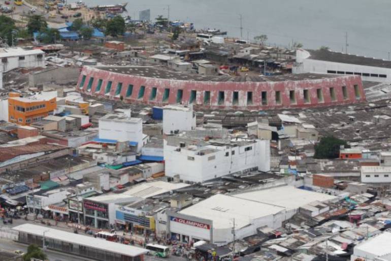 Debido a millonaria deuda, comerciantes de Bazurto se quedarán sin energía: Debido a millonaria deuda, comerciantes de Bazurto se quedarán sin energía