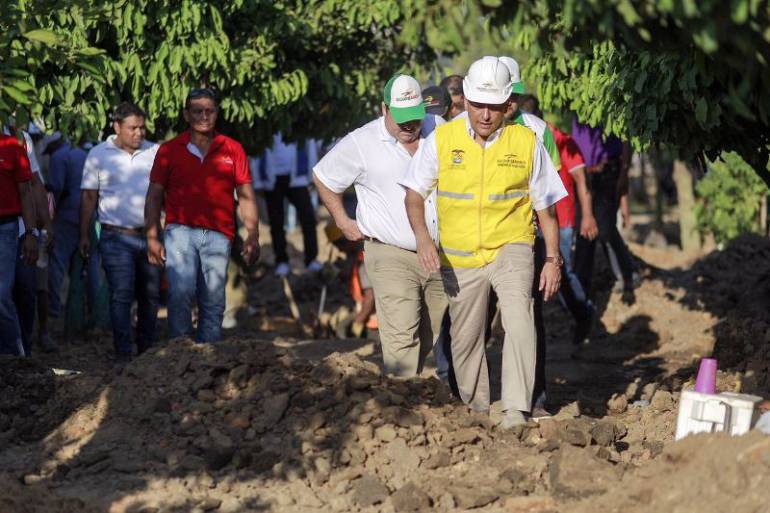 Gobernador Turbay realizó recorrido de inspección de obras en ... - Caracol Radio