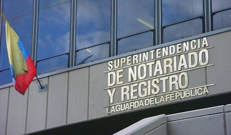 Cae cartel que cambiaba certificado de libertad en Bogotá ... - Caracol Radio
