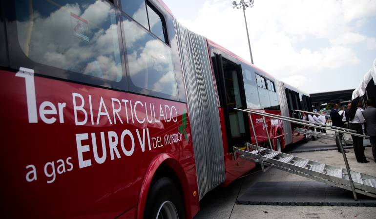En abril comenzaría a rodar primer bus biarticulado a gas de Transmilenio