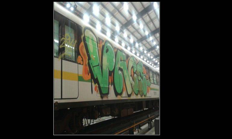 Evitan intento de pintar grafitis en un vagón del Metro de Medellín
