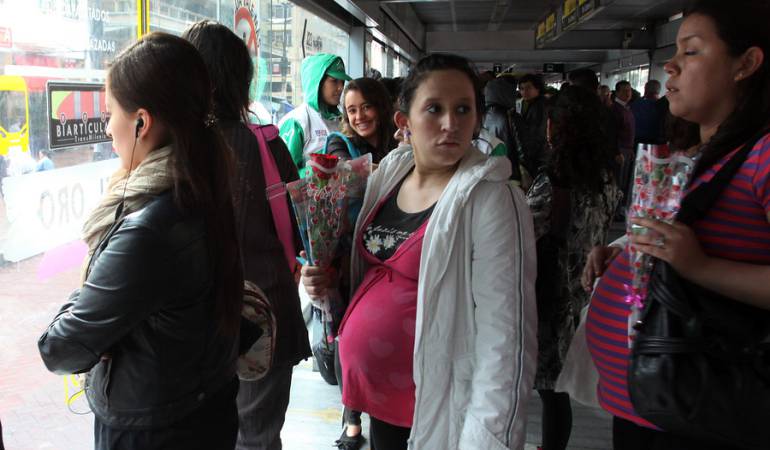 Mujeres usuarios de Transmilenio