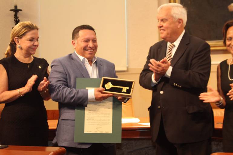 “Reactivamos hermandad con Coral Gables”: Alcalde Manolo Duque: “Reactivamos hermandad con Coral Gables”: Alcalde Manolo Duque