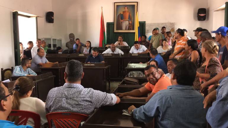 Concejo de Turbaco escuchó a los afectados por aguas negras en ... - Caracol Radio