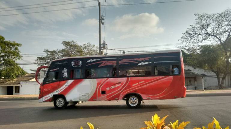 Con machete, atracan a pasajeros de buseta en mercado de Cartagena: Con machete, atracan a pasajeros de buseta en mercado de Cartagena
