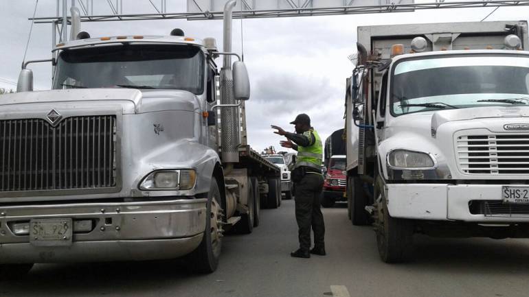 Vía a Buenaventura con nuevos cierres: En abril nuevos cierres en la vía Buga - Loboguerrero