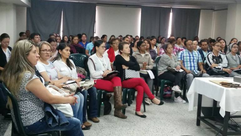 Maestros de Medellín se forman para la paz
