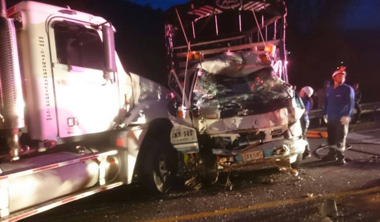 Accidente vía Bogotá - Villavicencio: Un muerto y varios heridos por ... - Caracol Radio