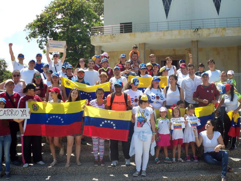 Los venezolanos residentes en Barranquilla se concentraron en la Plaza de la Paz para sumarse a la protesta mundial por el cese de las violaciones de derechos humanos en su país.