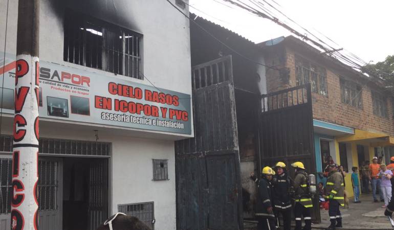 Incendio en fábrica de cielo rasos