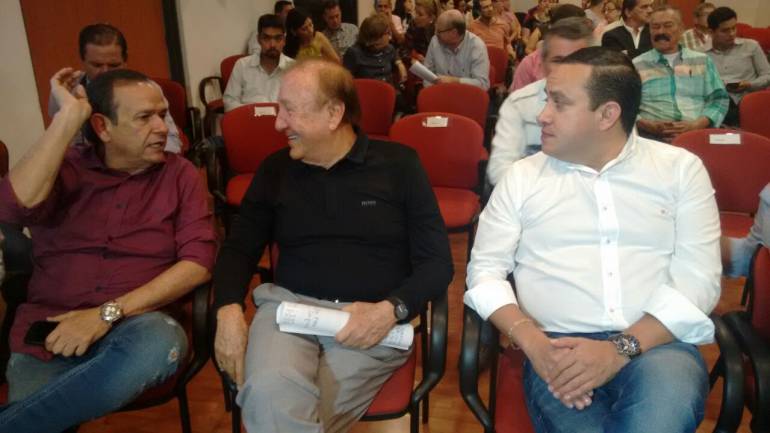 FOTOGRAFÍA BUCARAMANGA ALCALDE RODOLFO HERNÁNDEZ: ¿Qué le contaba el "Pote" a Rodolfo Hernández?