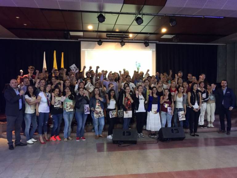 120 estudiantes becados iniciaron su proceso de formación tecnológica en @Medellín