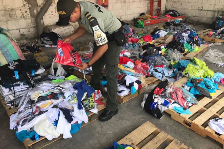 Capturan cuatro personas por comercialización de mercancía de contrabando en Cartagena: Capturan cuatro personas por comercialización de mercancía de contrabando en Cartagena