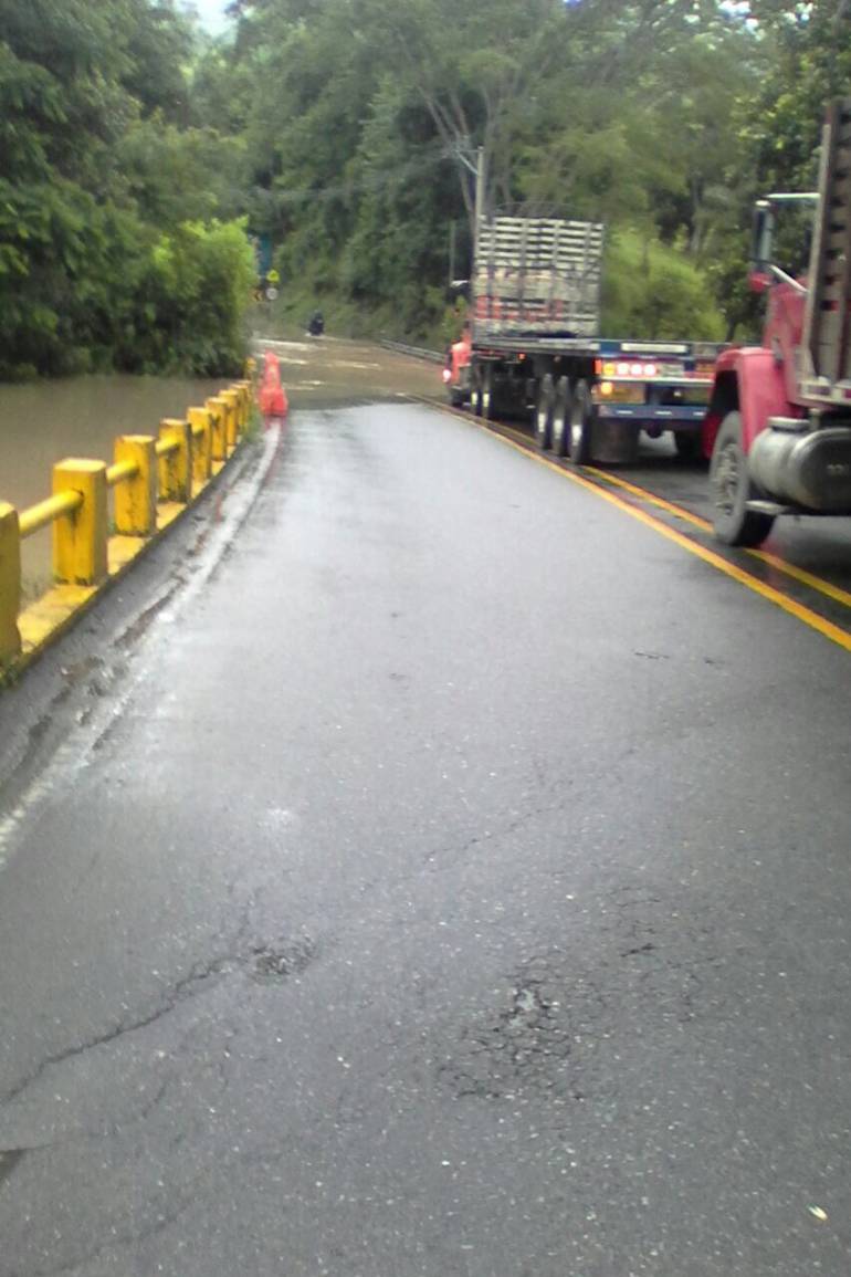 Temor en La Pintada por fractura de puente sobre el río Cauca