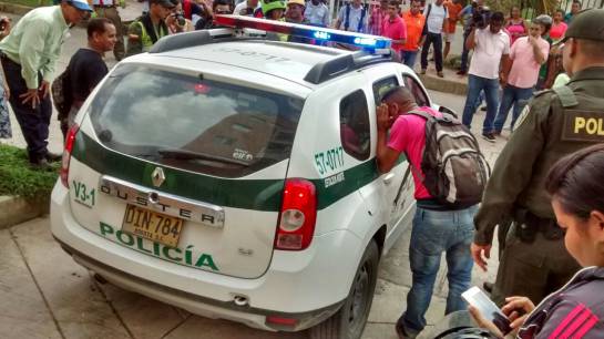 Momentos en que el joven artista era trasladado a un centro asistencial. Momentos en que el joven artista era trasladado a un centro asistencial.