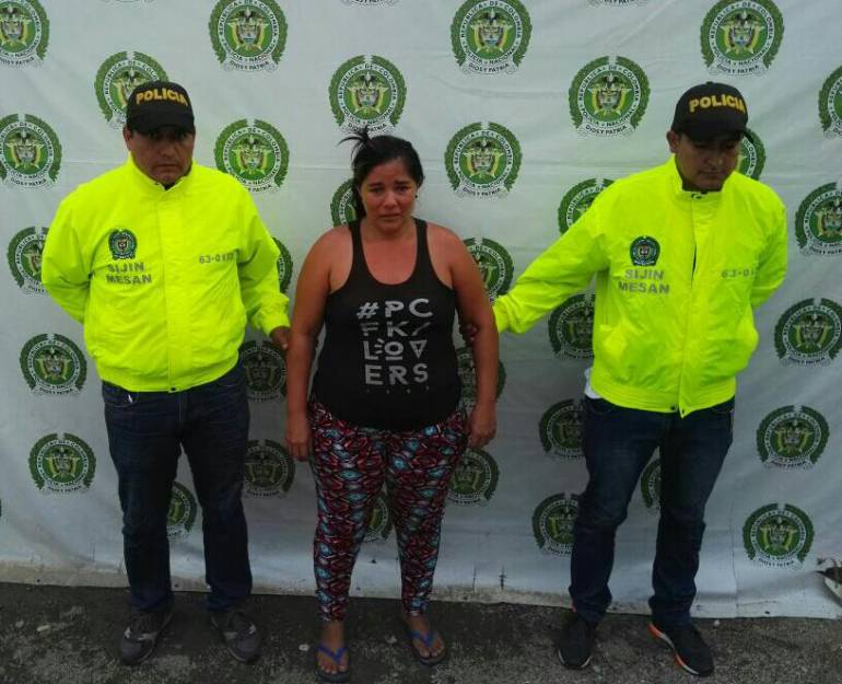 Ama de casa fue capturada con arma y cocaína en Santa Marta - Caracol Radio