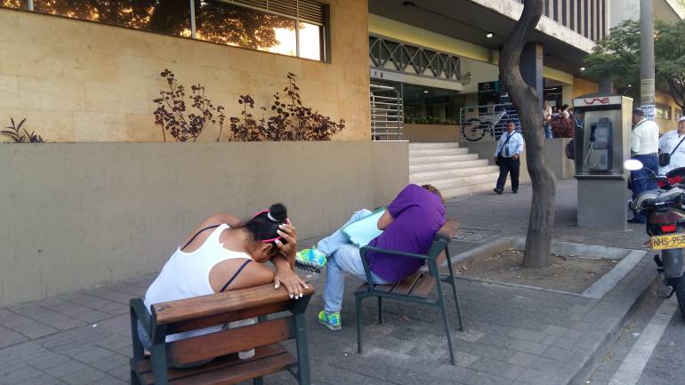 Pareja de extranjeros vive drama por desplazamiento forzado en Medellín