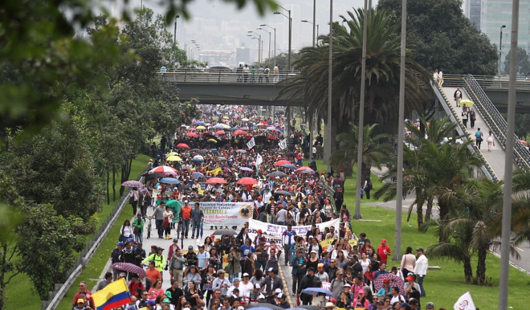 Paro de profesores: Profesores iniciaron marcha de antorchas en Bogotá