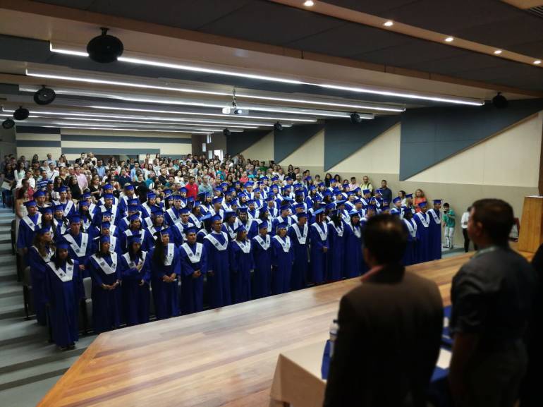 127 personas pertenecientes a poblaciones vulnerables se graduaron como bachilleres