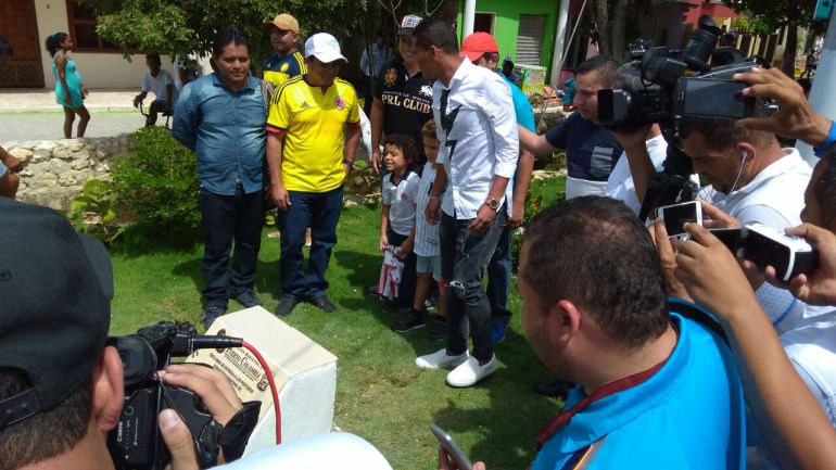 Carlos Bacca homenaje en Puerto Colombia: Si yo fuera técnico no dejo ir a Toloza: Carlos Bacca
