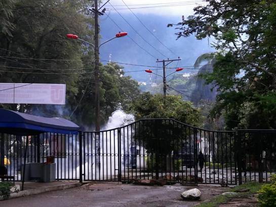 Protestas en la Universidad del Tolima: Disturbios se reportan en la universidad del Tolima en Ibagué Protestas en la Universidad del Tolima: Disturbios se reportan en la universidad del Tolima en Ibagué