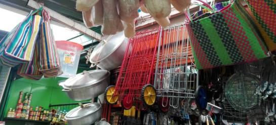 También se ofrecen los “carritos de mercado”. Los precios van desde $29 mil en adelante, pero varía dependiendo el grosor de la varilla y el tipo de la rueda. También se ofrecen los “carritos de mercado”. Los precios van desde $29 mil en adelante, pero varía dependiendo el grosor de la varilla y el tipo de la rueda.