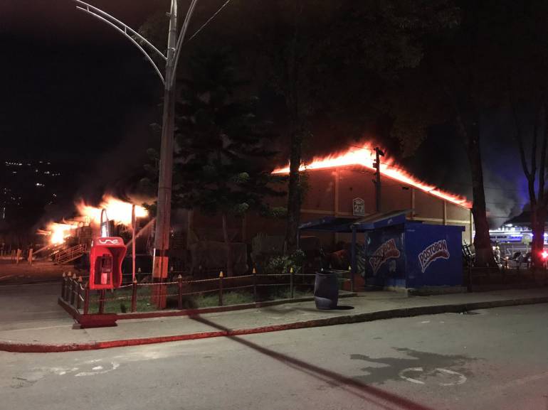 Voraz incendio consumió 400 locales en la Central Mayorista en Medellín