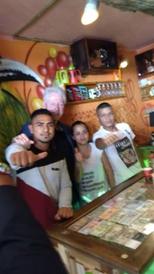 VISITA, BILL CLINTON, COMUNA 13, MEDELLÍN: Bill Clinton se tomó dos cafés con jóvenes de la Comuna 13 VISITA, BILL CLINTON, COMUNA 13, MEDELLÍN: Bill Clinton se tomó dos cafés con jóvenes de la Comuna 13