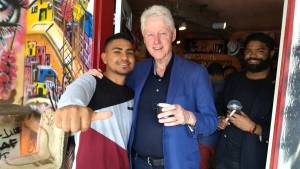 VISITA, BILL CLINTON, COMUNA 13, MEDELLÍN: Bill Clinton se tomó dos cafés con jóvenes de la Comuna 13 VISITA, BILL CLINTON, COMUNA 13, MEDELLÍN: Bill Clinton se tomó dos cafés con jóvenes de la Comuna 13