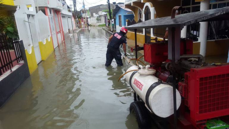 Fuertes lluvias generan inundaciones en San Andrés