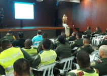 Policías de Cartagena se capacitan para promover desmovilización en la ciudad